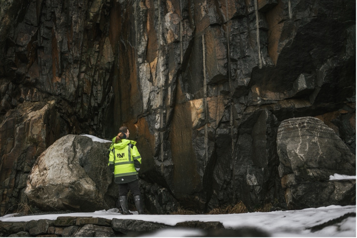 Norge Mineraler kjøper hjørnesteinsbedriften Skaland Graphite, Europas største produsent av naturlig grafitt